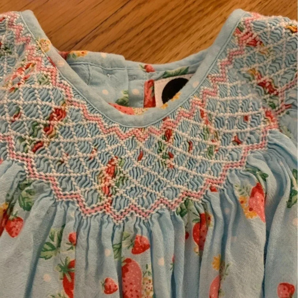 QE Question Everything Strawberry Smocked Dress Size 18-24 Months - Picture 4 of 7